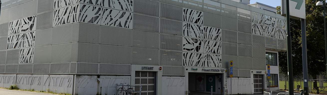 Exteriör P-huset Stadion med infart och utfart